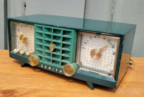 1956 Zenith AM Clock Radio Model T521F