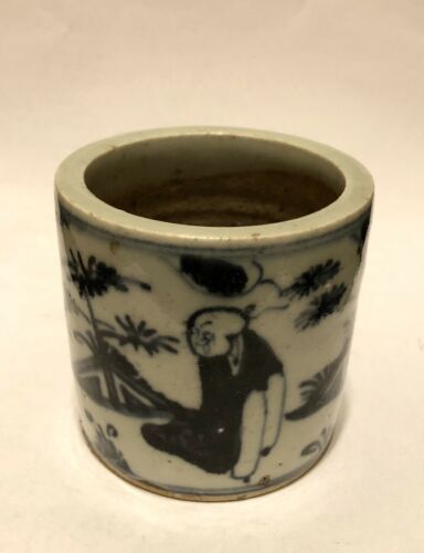 A Chinese antique blue and white porcelain censer or pot